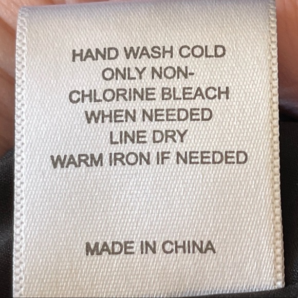 Gibson Latimer textured black dress with flutter sleeves - Picture 7 of 8